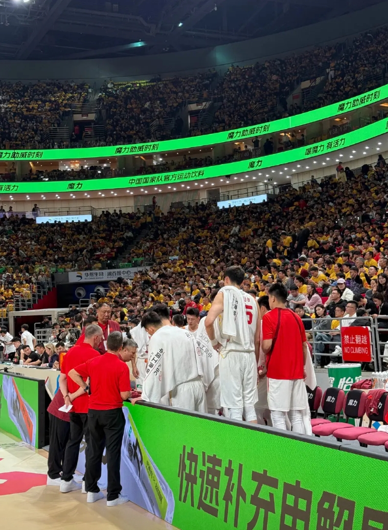 有周琦和张镇麟，曾凡博的中国男篮，世预赛自己家门口（北京主场）半场输韩国男篮13