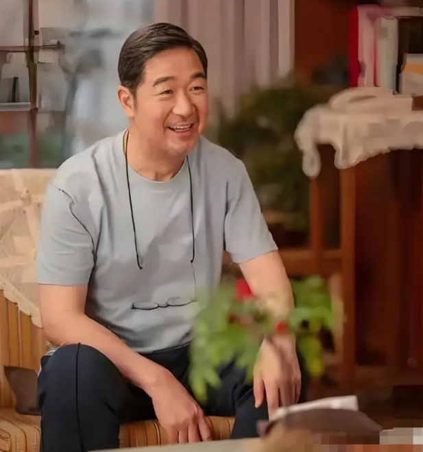 《我的后半生》播完了
我问在大学当老师的伯父，网友都说张国立演的教授不太像，你怎