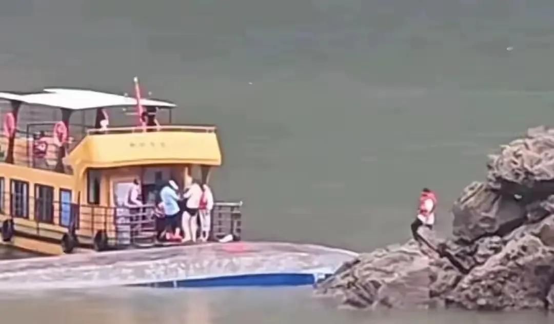 最后一名失踪旅客找到了，但已无生命特征。10人死亡，算是特大安全事故了。只能说出