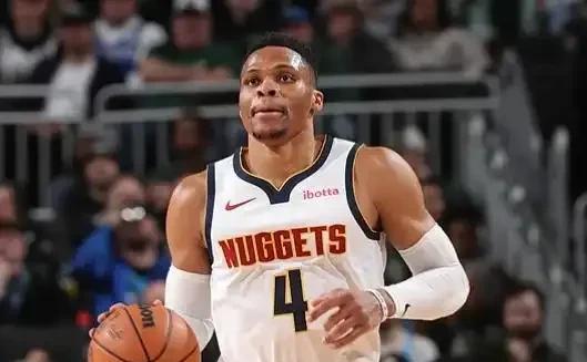 NBA，西部发生了3件不可思议的事情！
1、金州勇士客场击败魔术，豪取5连胜，在