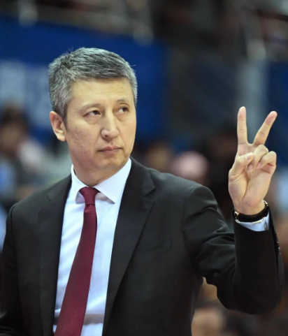 杨鸣远超郭士强：杨鸣在战术创新上更具前瞻性，他打造的 “锋线主导 + 无限换防”