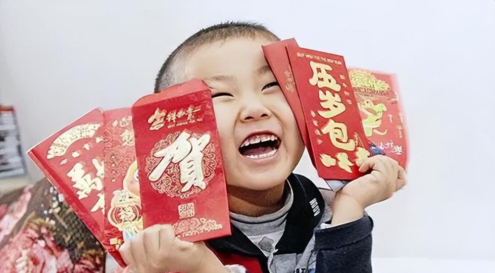 [太阳]7月10日，父亲帮儿子存压岁钱，儿子以为有10多万，找父亲索要，结果父亲