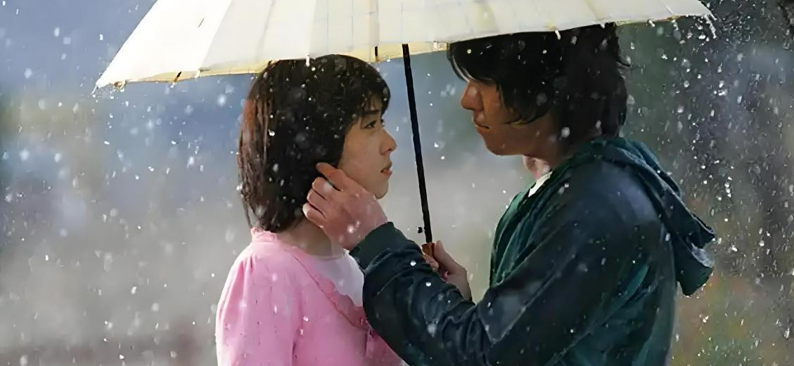 男人搞定女人最快的方法，从古至今从未改变。
女人一般喜欢两类男人，一类是高大帅气