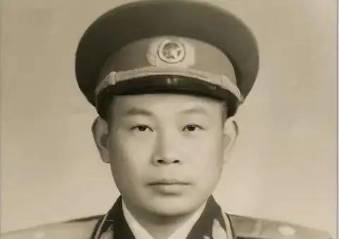 1950年，志愿军缴获了3000条毛毯，89师政委王直，却下令全部剪碎，战士们不