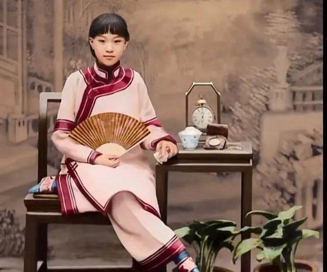 晚清名妓杨翠喜，看起来像个孩子，可在当时她的身价高达12000金！“富二代”李叔
