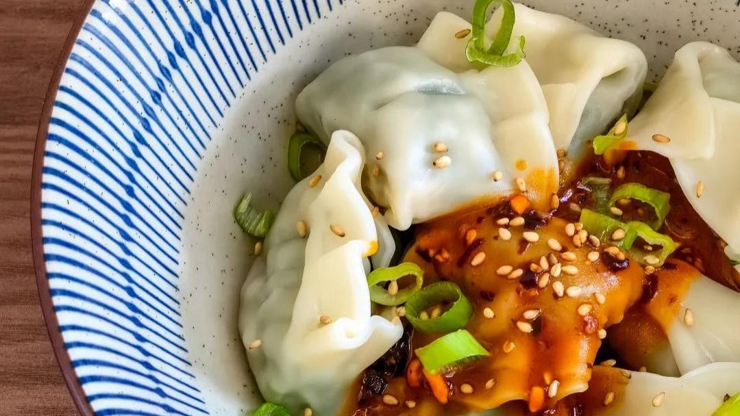 养生热潮下，年轻人为何爱上板蓝根青菜水饺？