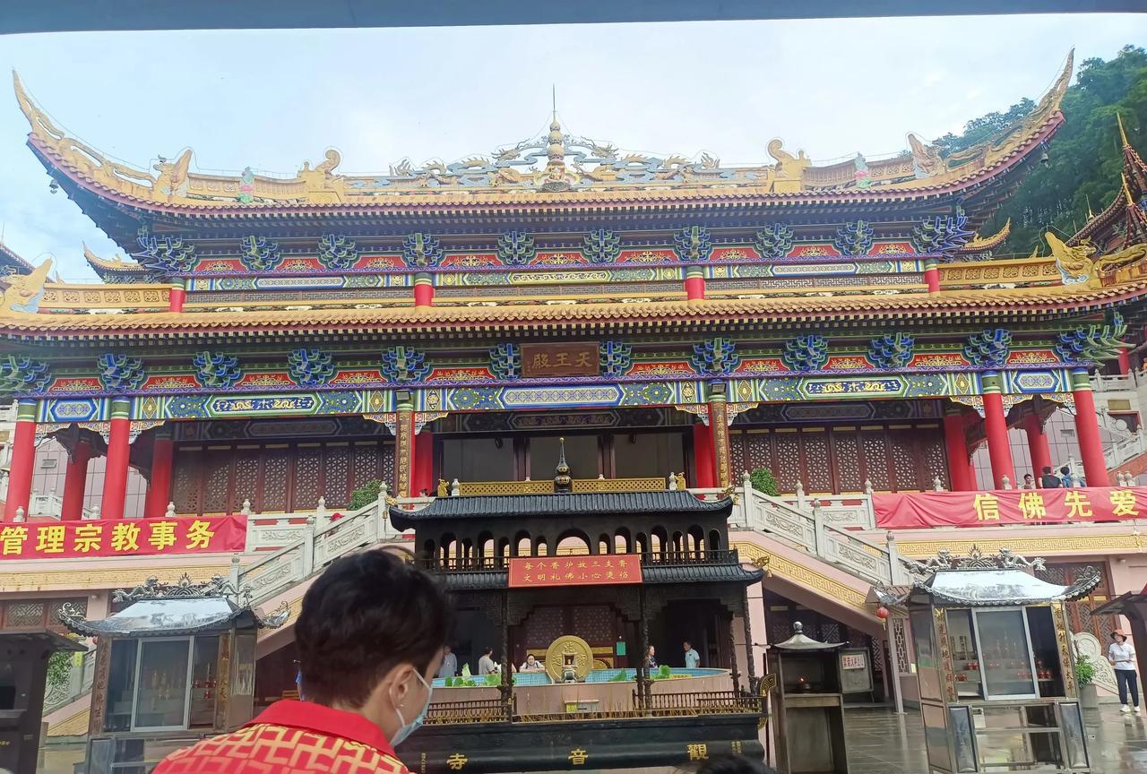 近期较累，昨天深夜十二点一过，我差不多就睡了，这是很久没有的事。
清早起来，很多