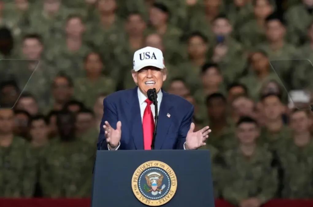 “懂王”特朗普：电磁弹射不行，听我的，改回蒸汽弹射
 
28日特朗普访问了驻日美