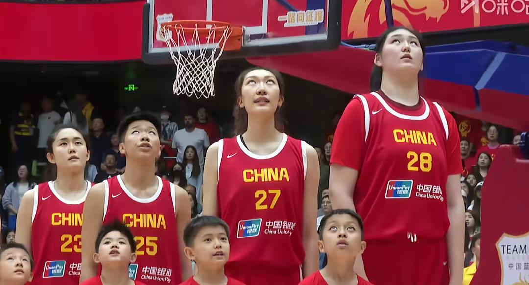 一向中二的日本媒体，在日本女篮输球后，大声惊呼：
“中国队28号的天赋千年一遇！