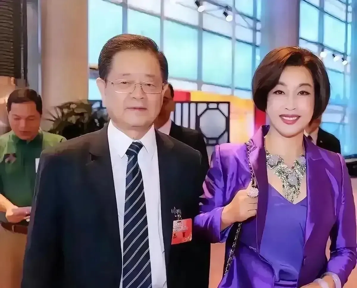 庆奶现任老公对她超好，她传花边绯闻还依然专情！

之前庆奶传绯闻，还一直以为庆奶