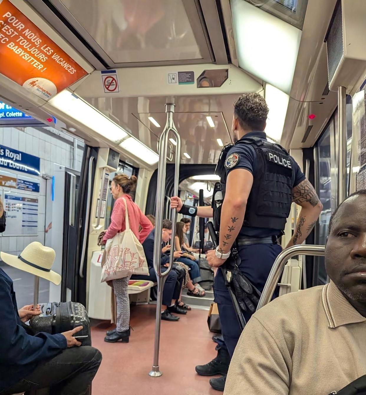 老外警察纹身的内容居然是五行生克，看样子这哥们儿肯定是一个中国文化粉儿，要不然很