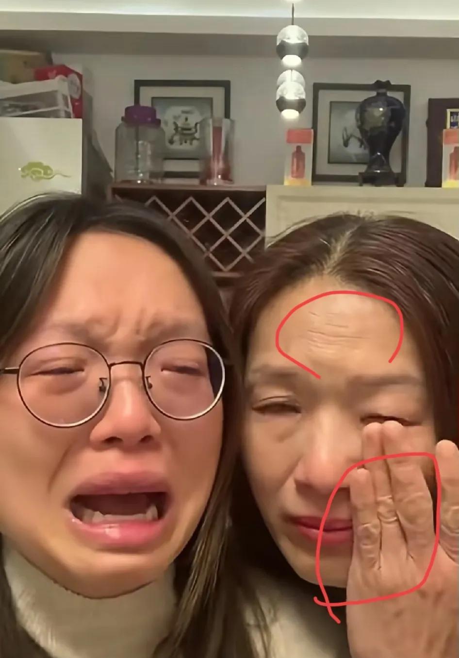 太心疼了！谢浩男妈妈这双手，是怎么了吗？
别说送快递了，天天干苦力活才会有这样的