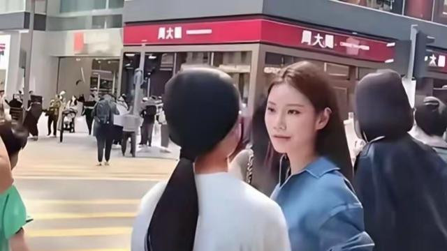 看到小S的做法，才明白筱梅的高情商，难怪大S俩娃和她亲如一家