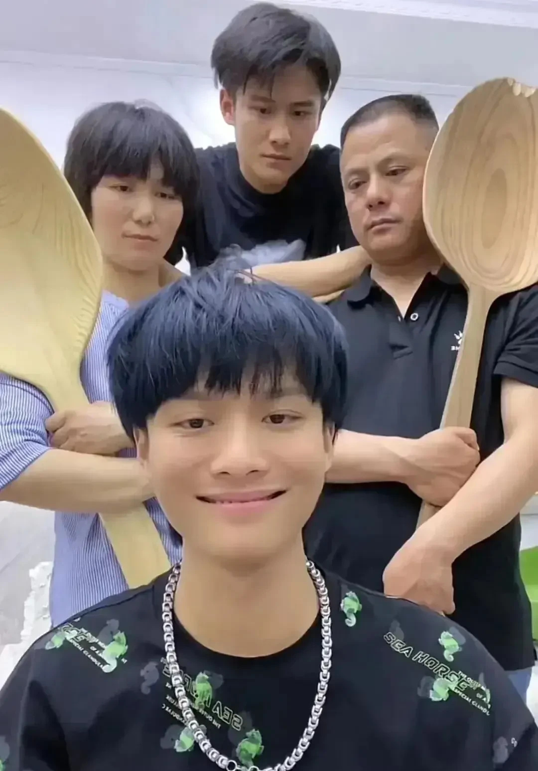 大小杨哥还能重回巅峰吗











大小杨哥凉了吗？曾经的带货顶流，如