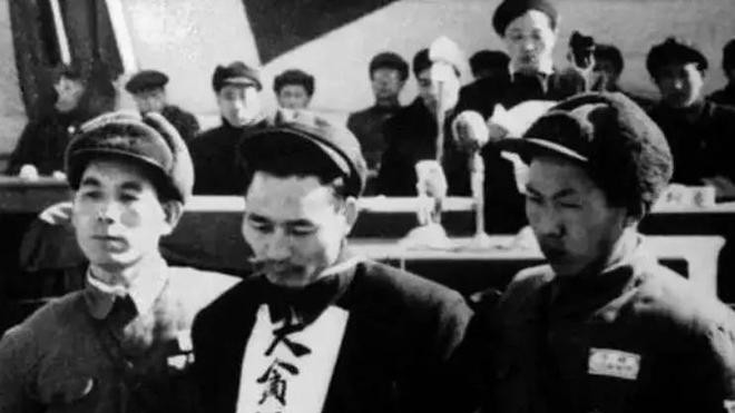 52年刘青山贪污被枪决，儿子成年后反而找到举报者：想为父亲翻案