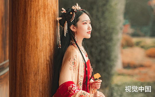 他说永不负我，可为了争夺皇位，他百般讨好穿越女，要她做妻，我为妾