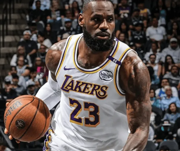 詹姆斯作为历史第一控锋，运球技术是否有接近老詹的锋线，大家觉得呢