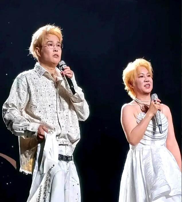 突然想明白一件事，为啥这两年小沈阳两口子像疯了一样到处开演唱会。
不是什么人过中