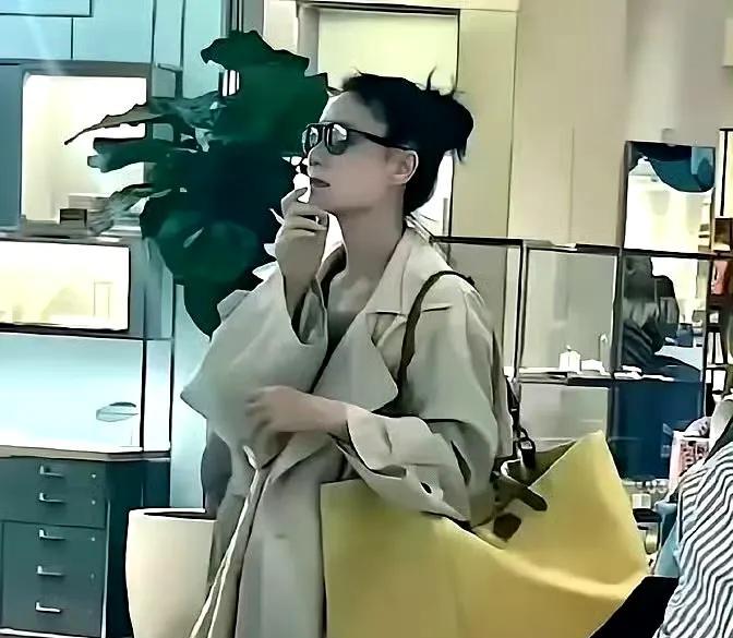 王菲意大利购物背