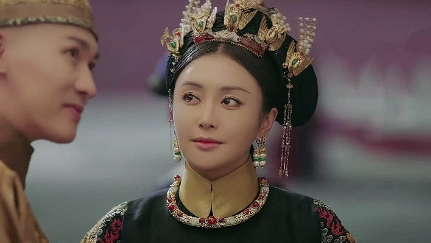 2017年《延禧攻略》开拍时，于正找到秦岚说，“你能来演富察皇后吗？”

秦岚拿