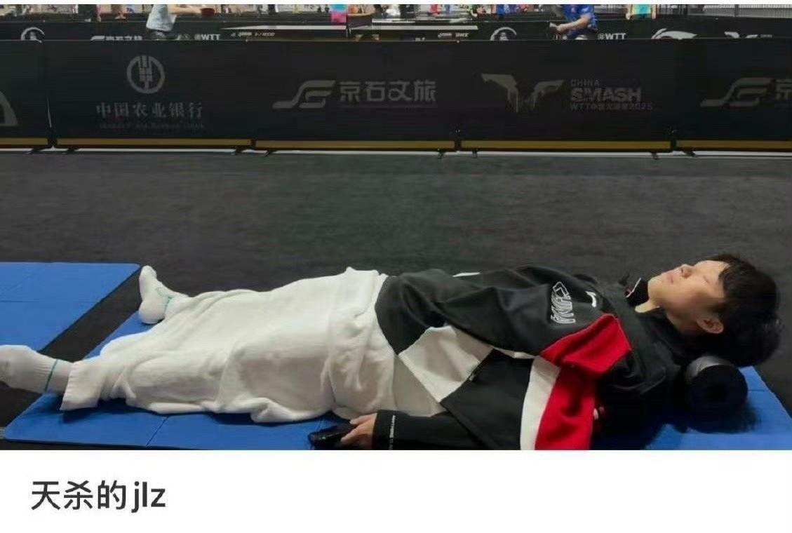王楚钦身兼三项真的累坏了。
通过北京大满贯赛，教练组必须要给王楚钦重新定位，不能