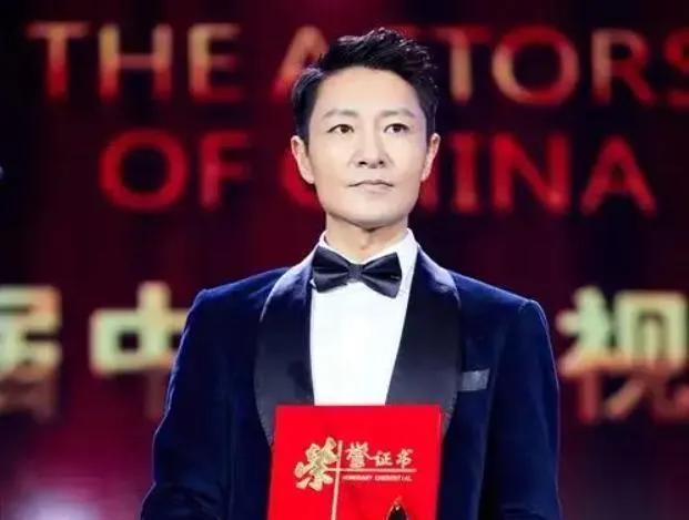 “贵公子”我没整容也没偶像包袱成了娱乐圈的悲哀？
在如今这个
