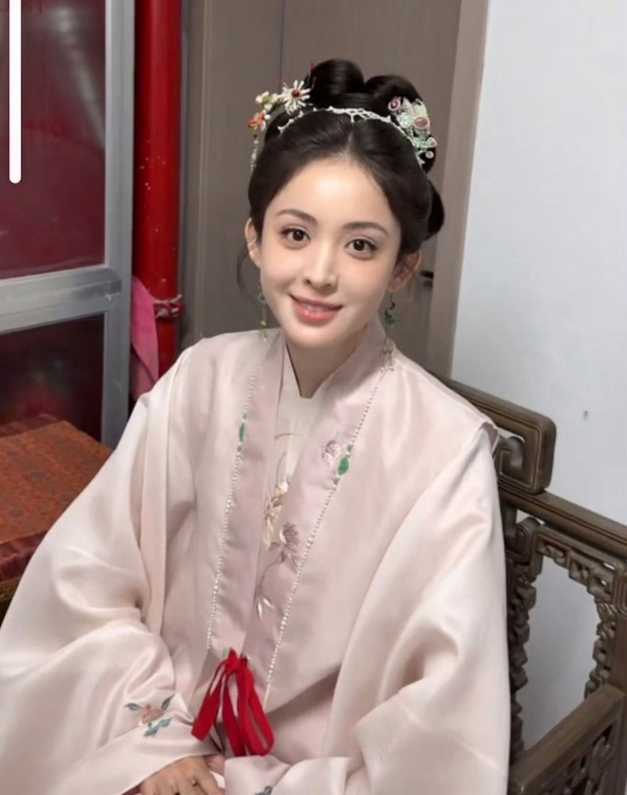 古力娜扎的古装造型真的很美啊！这样的脸和身材穿什么不好看呢？她是少有的穿现代装和古装很美的女明星之一