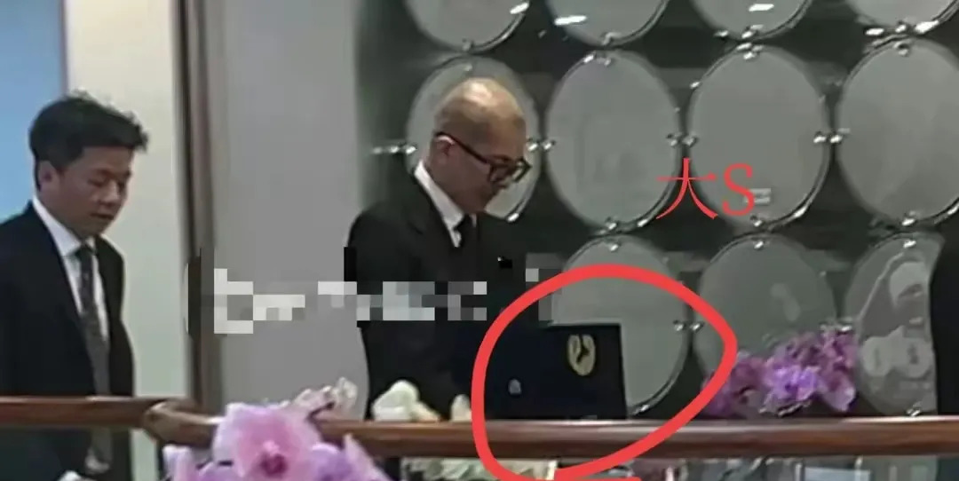 台媒踩汪小菲捧具俊晔











真是服了，台媒竟然利用大S的葬礼踩汪