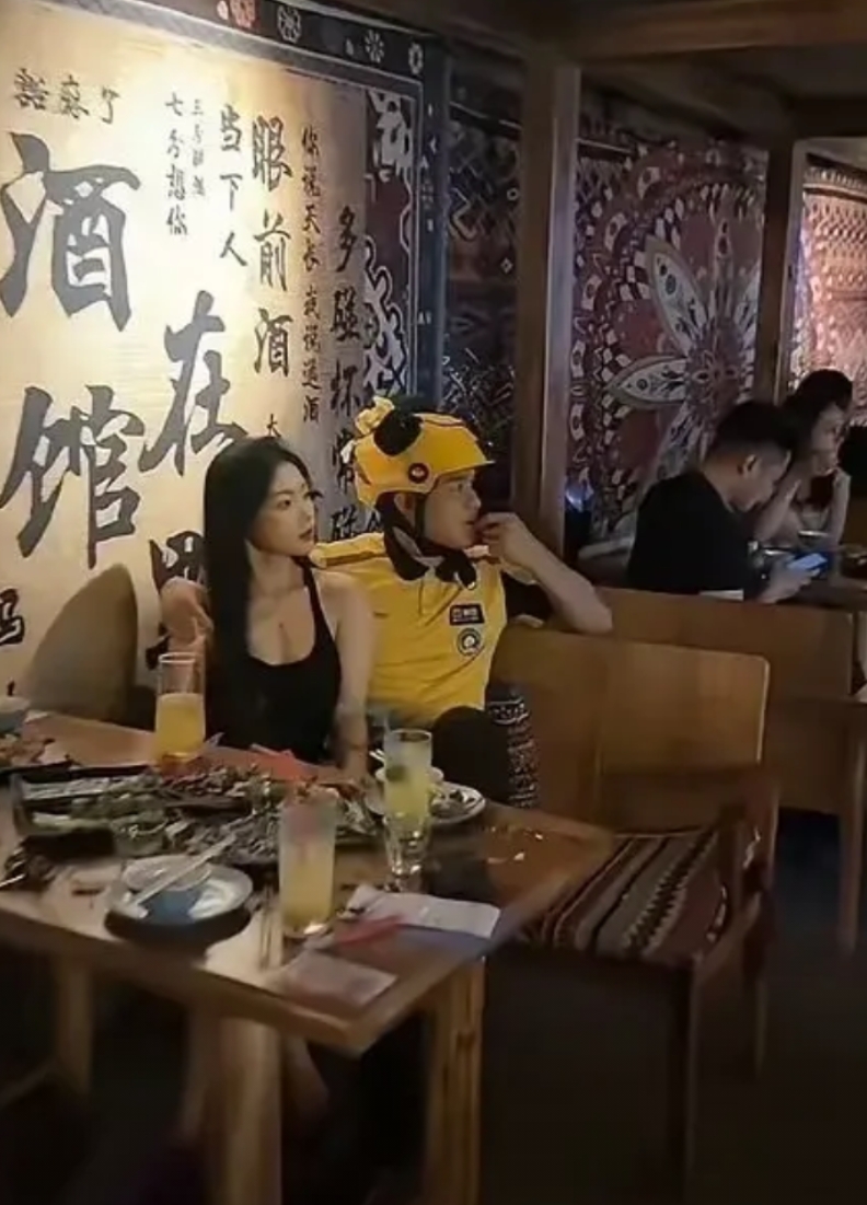 看来外卖员收入很高