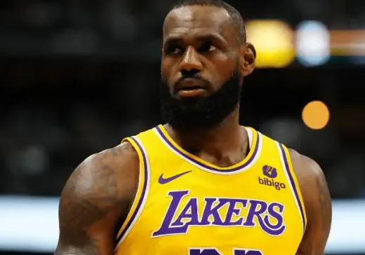 詹姆斯就是用正确的方式打球。永远坚持正确的打法，这是他始终如一的准则。