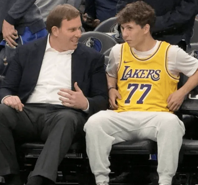 独行侠老板杜蒙将在今日球队会议上解雇哈里森。
本赛季至今，独行侠战绩3胜8负，排