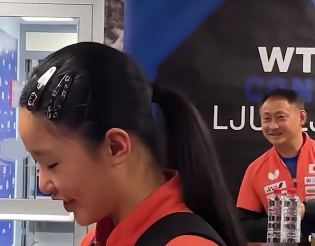 张本美和收到主办方送的蛋糕 老父亲笑得很宠
当被问及想邀请谁共进晚餐的时候，
张