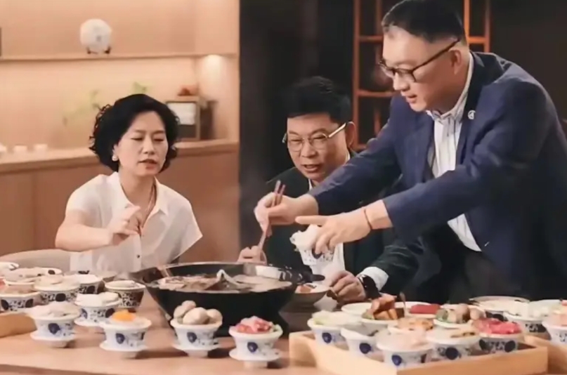 怪不得余承东在华为能站住脚，怪不得余承东能带出五界，最大的原因就是余承东在华为公