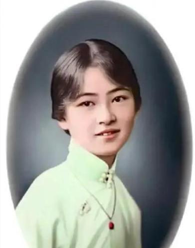 当初，人民英雄纪念碑开工以后，林徽因认为碑文应该用楷体来写，但具体由谁来写犯了难