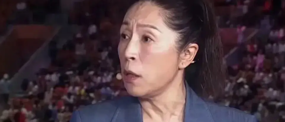 郑薇为宫鲁鸣支招！
中国女篮在主场意外输给日本女篮后，前主教练郑薇在解说比赛指出