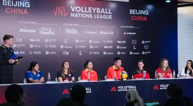 中国女排主教练赵勇表示，主场作战虽然充满压力，但动力更足。如何在压力与动力之间找