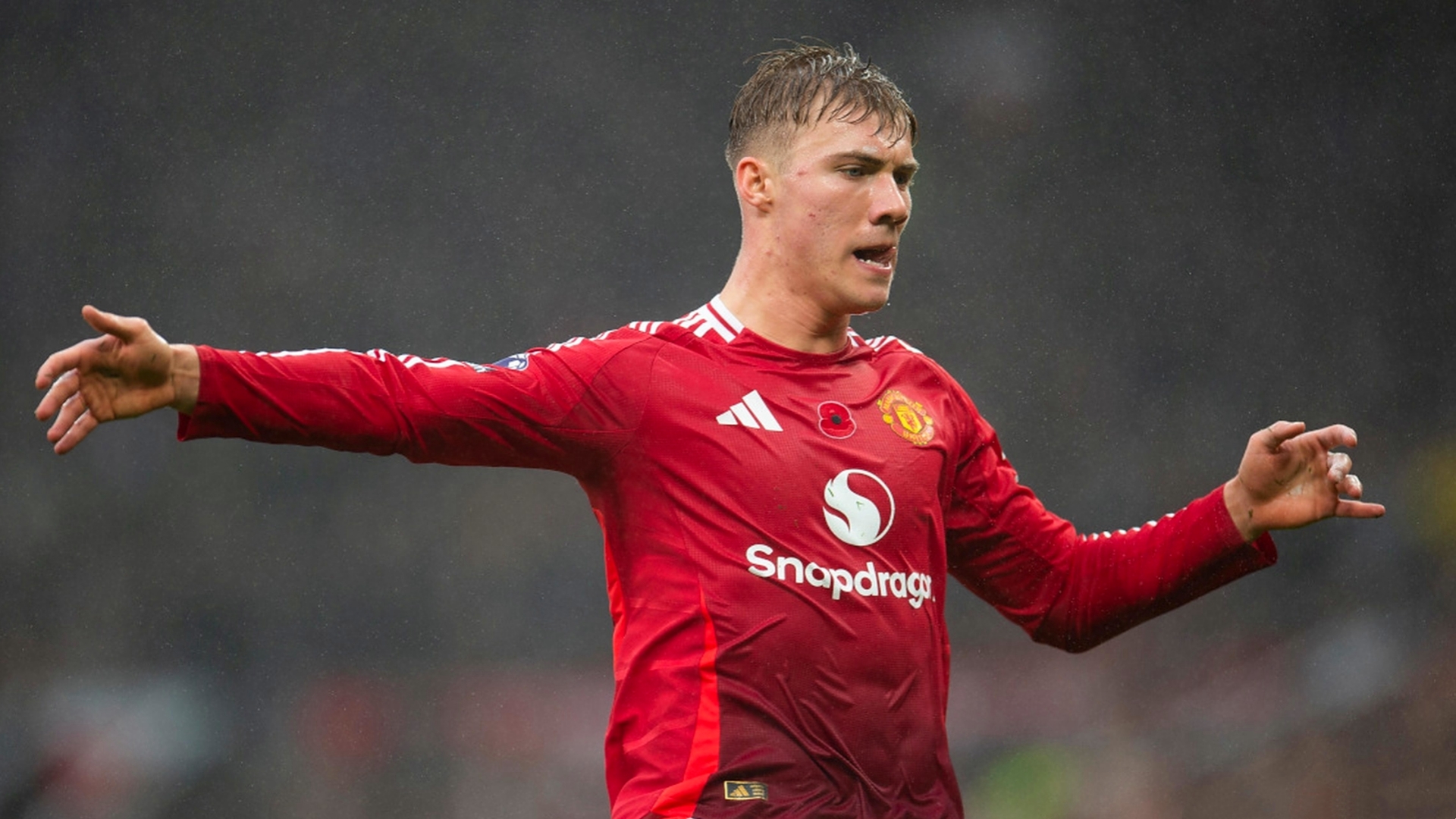 那不勒斯再度接触曼联讨论霍伊伦的转会，各方之间的谈判在进行中。
球员本人希望得到