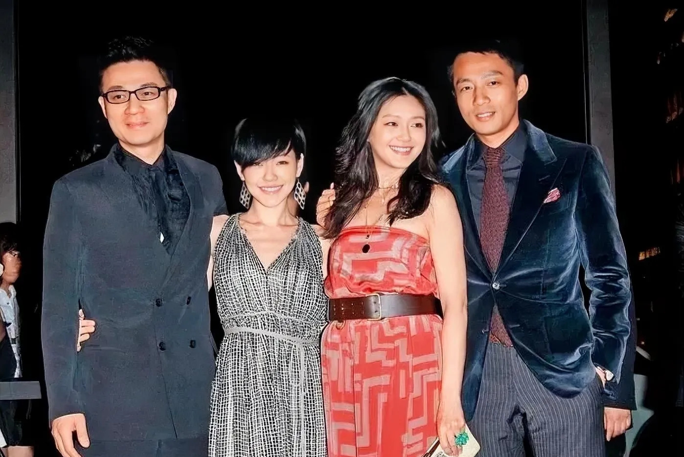 黄春梅女婿处理后事











这究竟是怎么回事？一代歌后黄春梅的姐姐