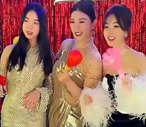 黄奕女儿发育过猛！才11岁身高167，身材不输妈，可惜长相太像爸

黄奕女儿