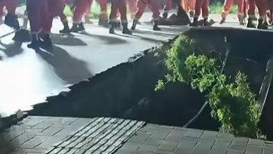 南宁北大桥附近突发陷坑，凌晨启动应急处置并设临时指挥部