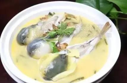 【河豚入梦，醒了就流口水】
半夜醒了，被梦里的一顿饭馋醒的。梦里不知道自己怎么着