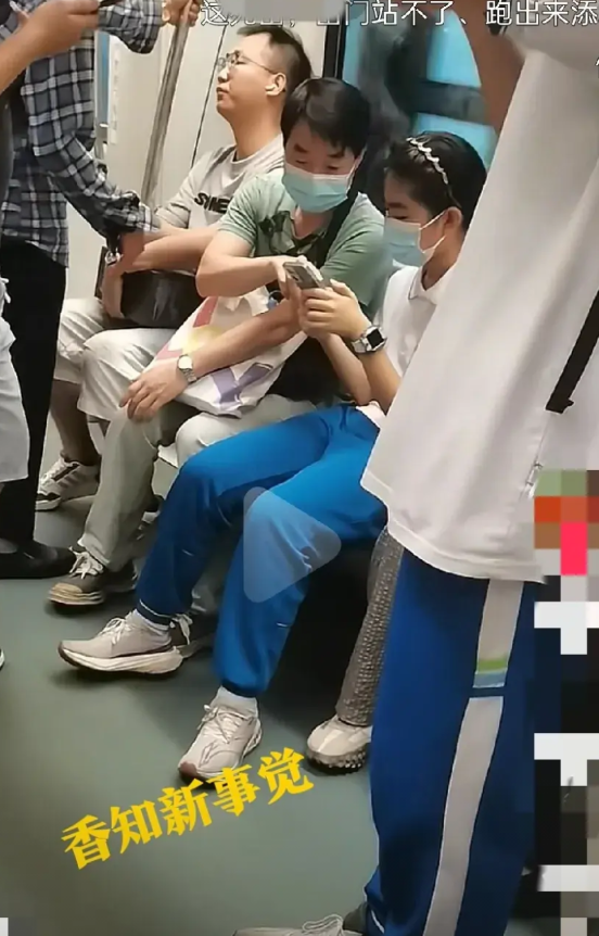 “现在的老人家真的是不知羞耻，四肢健全的。”最近在广州珠江新城的一趟地铁里面，有