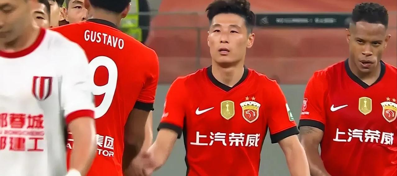 武磊终于伤愈复出，登场比赛了，可惜海港主场1：3输给成都，迎来赛季首败，看武磊的