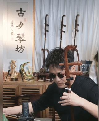 

二饼力哥迟到，猜猜他们开播前都干啥了？

3月7号晚上直播间可热闹了！二饼和