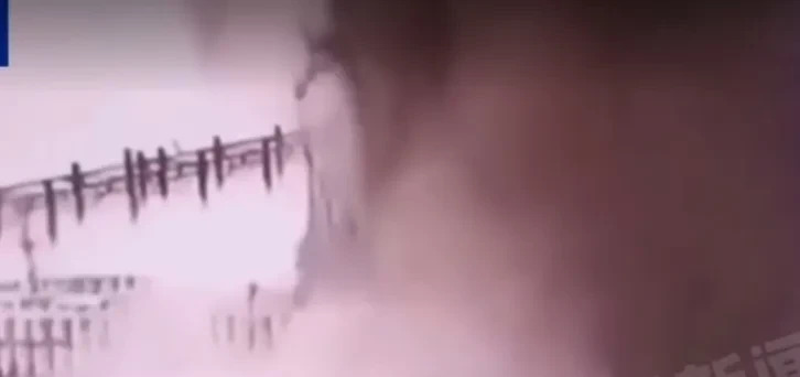 大桥被炸了乌克兰动手了











天啊，简直不敢相信自己的眼睛！那个