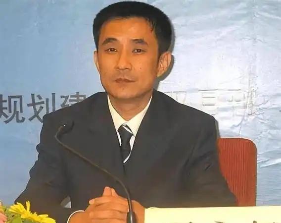 1999 年，江西一位年轻人卖掉了加油站，用钱在北京郊区买了 600 亩地，赚了