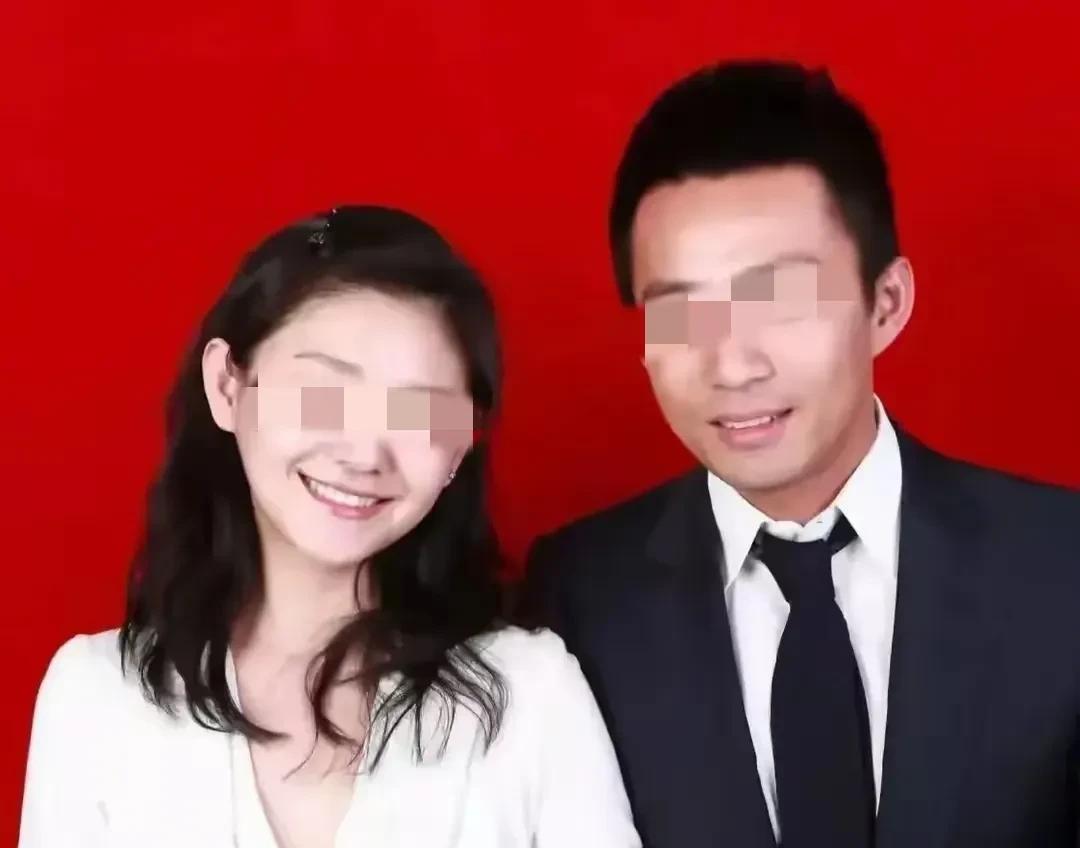 一个不想花他家的大米
主动提出离婚各自安好
男方不愿意一直要求合
女方一个反手再
