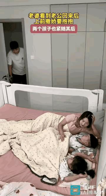 牛马回来了，妈妈和孩子都很开心。