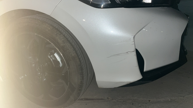 被电动车刮了有必要补吗
第一个图是现场刮的，然后第二个图我用牙膏擦了一下，只有底