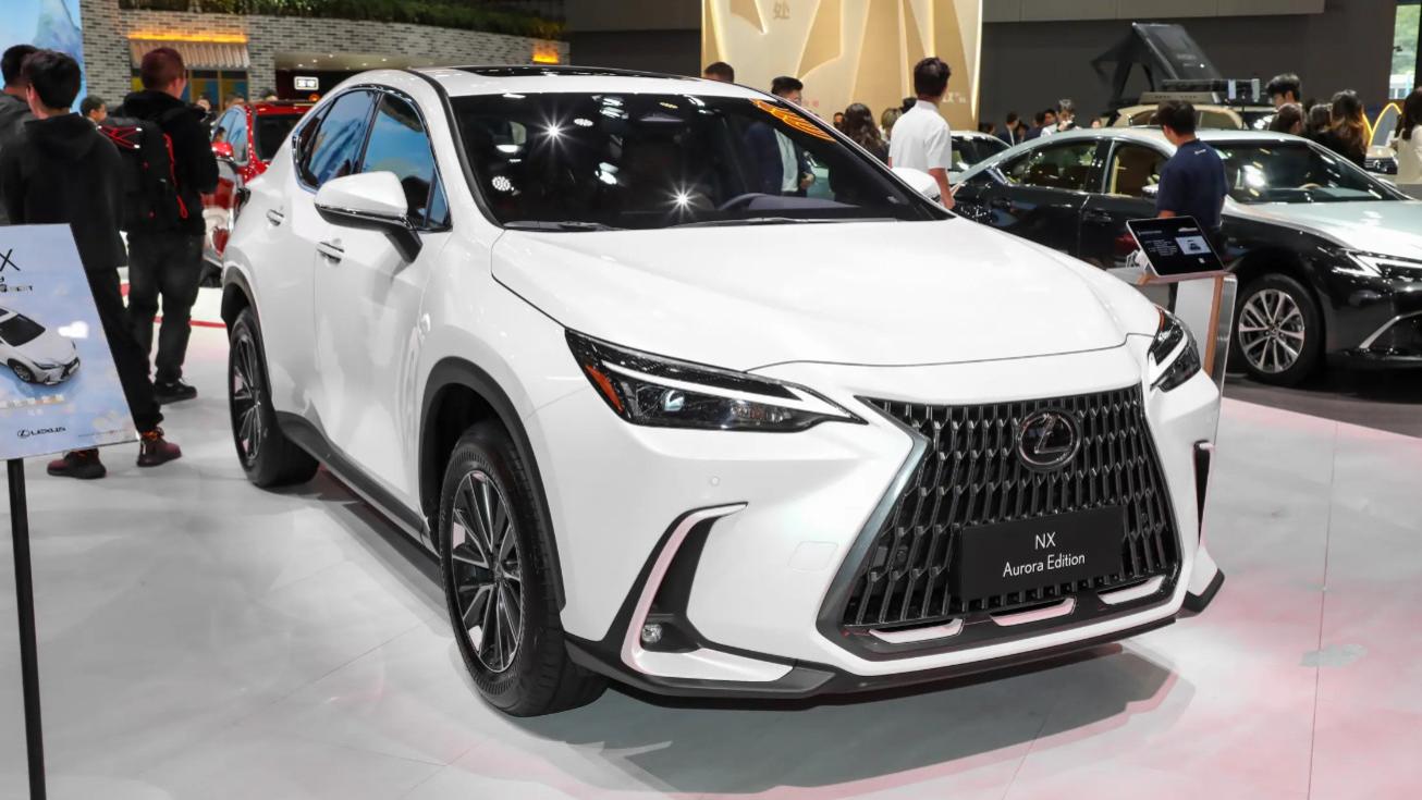 雷克萨斯NX限定版亮相，差价6万，2.0L动力肉，36.96万混动才对味